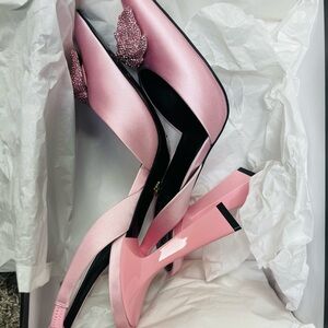 Versace

La Medusa leather slingback bump, size 7.5, brand new but not my size.